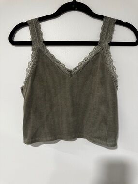 3 for $10 American Eagle Green Cropped Tank Top Green Cami Lace Trim Medium